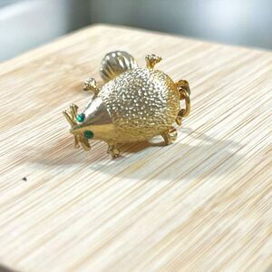 MEN'S VINTAGE GOLDTONE MOUSE TIE PIN!!